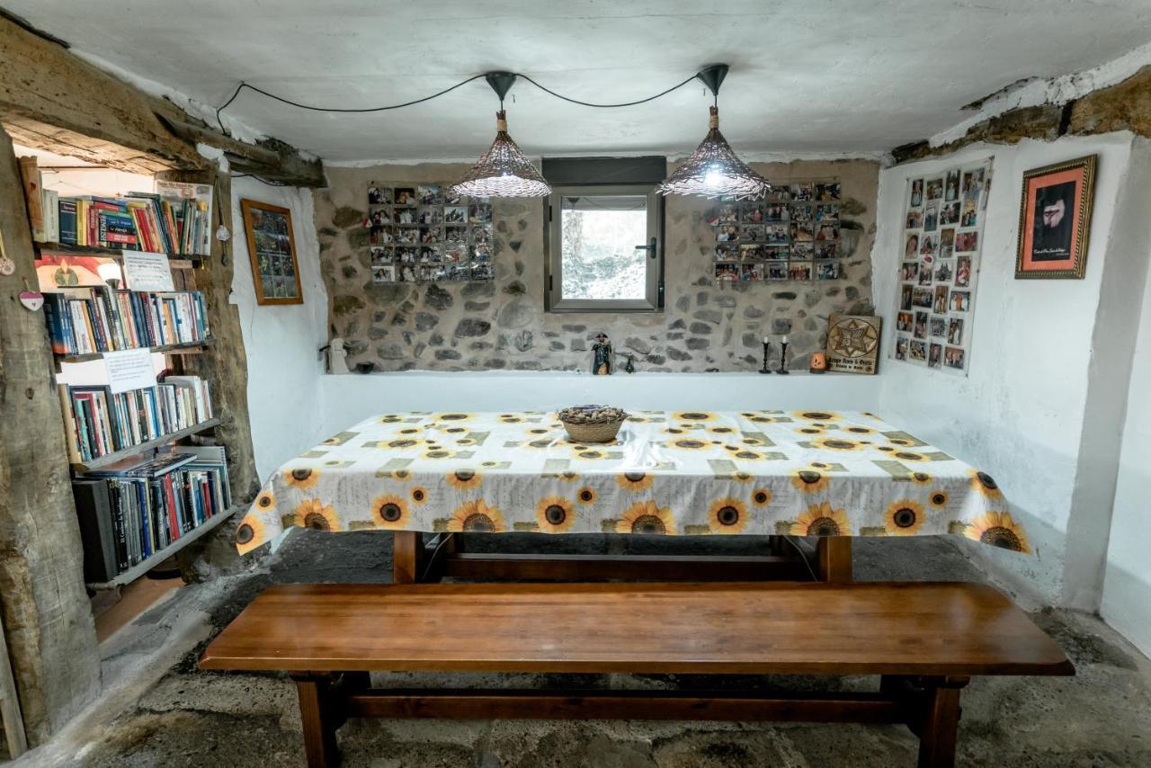 Refugio Peregrinos Acacio & Orietta Hostel Viloria de Rioja Luaran gambar